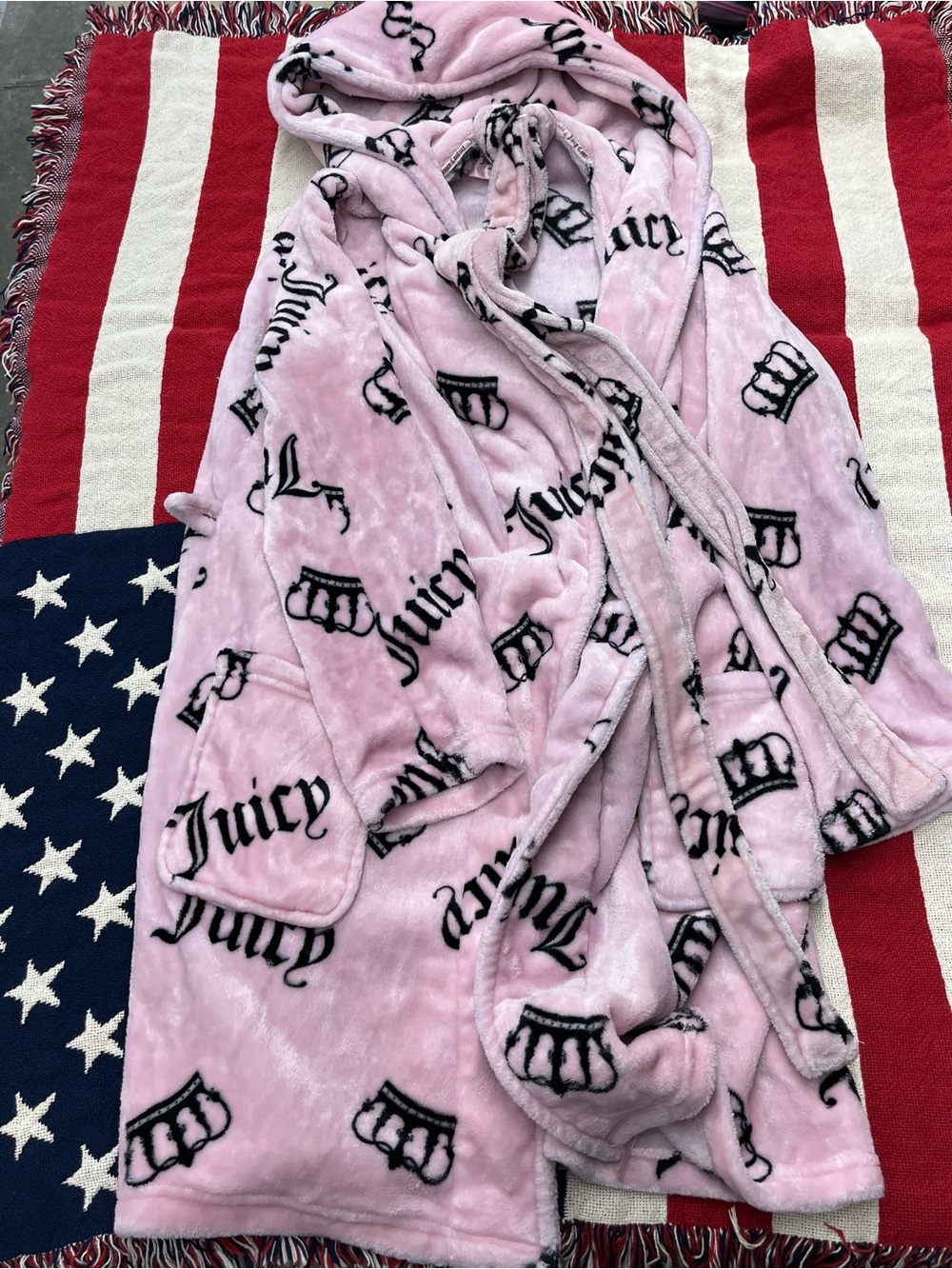 Juicy Couture Pink Plush Hooded Robe with Black Logo Motif Womens Size Large/XL